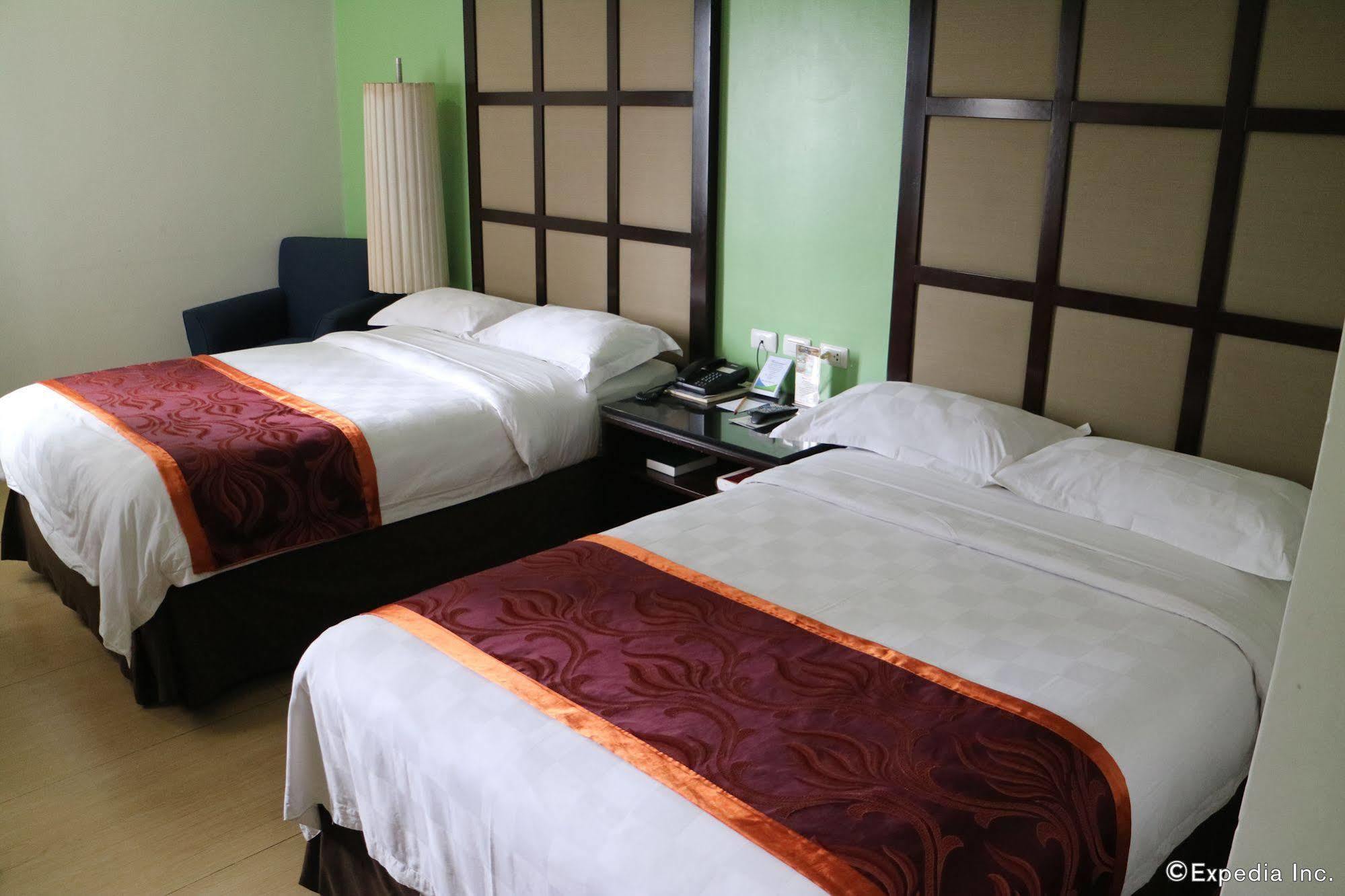 Avenue Suites Hotel And Spa Bacolod Eksteriør bilde
